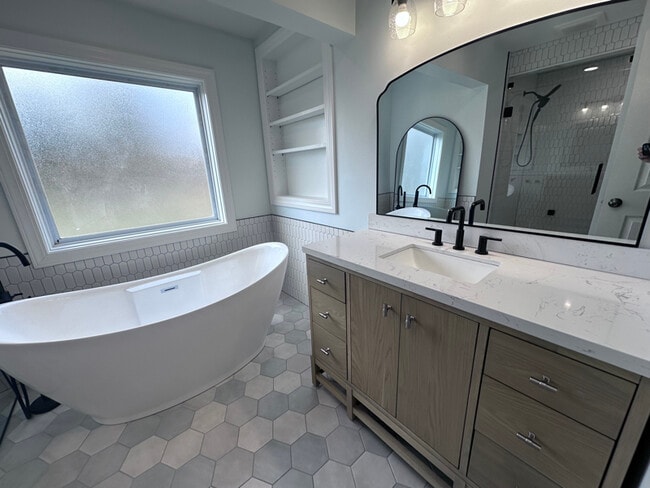 Building Photo - 1599 Tucker Schoolhouse Rd