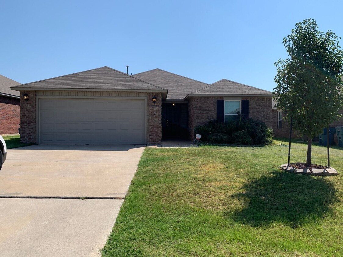 Primary Photo - Beautiful Home With Move In Special!!!!