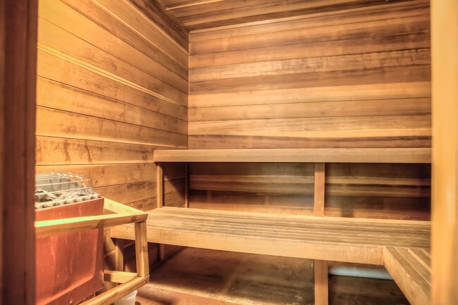 Building Photo - Oak Hill Apartments