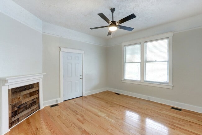 Building Photo - Renovated two bedroom apartment
