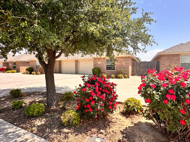 Building Photo - 5205 Graceland Dr