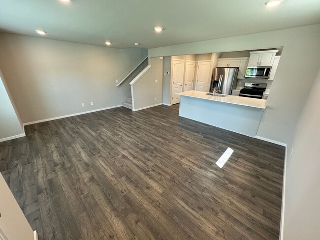 Building Photo - 4330 Savannah Lp NE