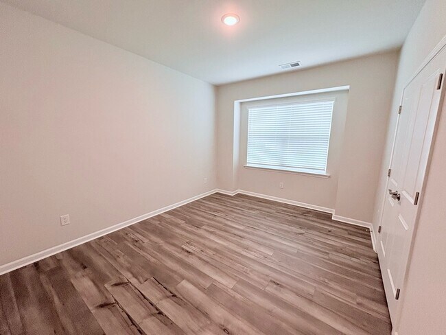 Foto del edificio - 137 Somerset Ln