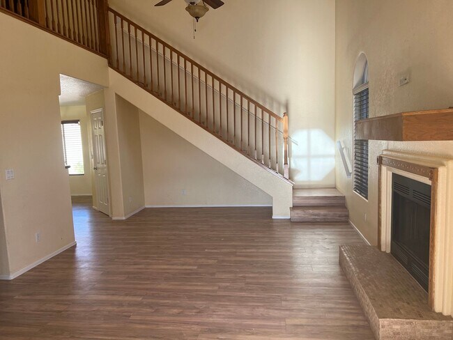 Foto del edificio - Beautiful 3 Bed/2.5 Bath 2 Story Home in d...