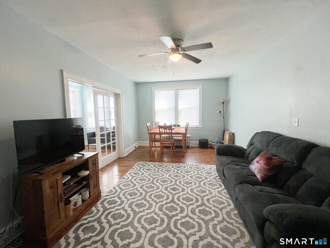 Foto del edificio - 793 Milford Point Rd