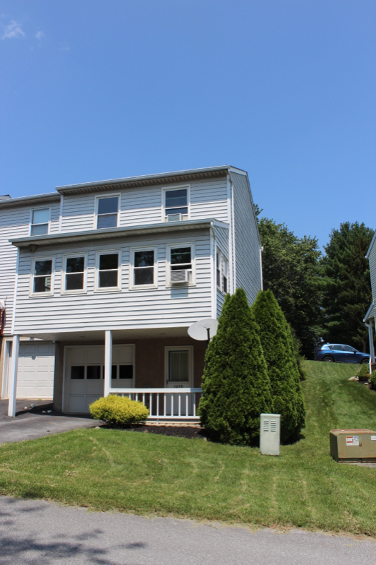 Building Photo - 1270 S Mt Joy St