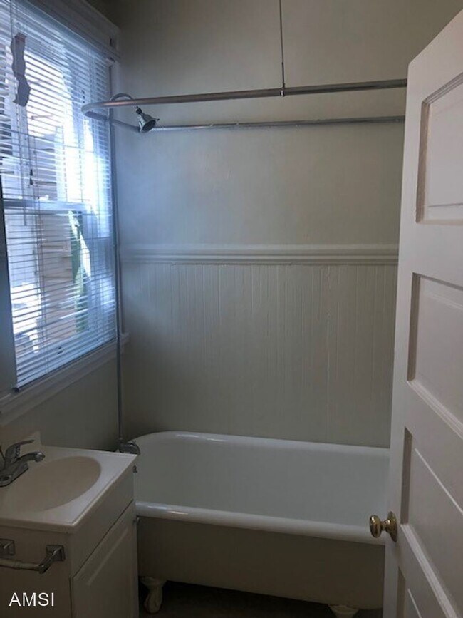Building Photo - 3 br, 2 bath House - 1331 Grove Street