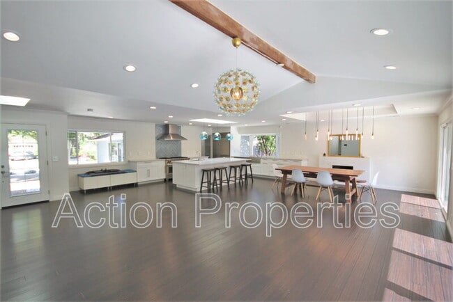 Foto del edificio - 1074 Highlands Cir