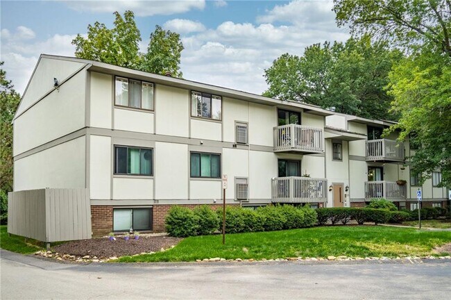 Foto del edificio - 505 Hunters Path Rd
