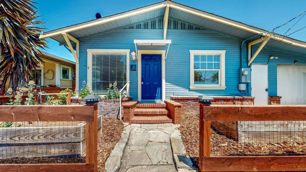 Foto principal - Charming 2 Bedroom 1 Bathroom Single Famil...