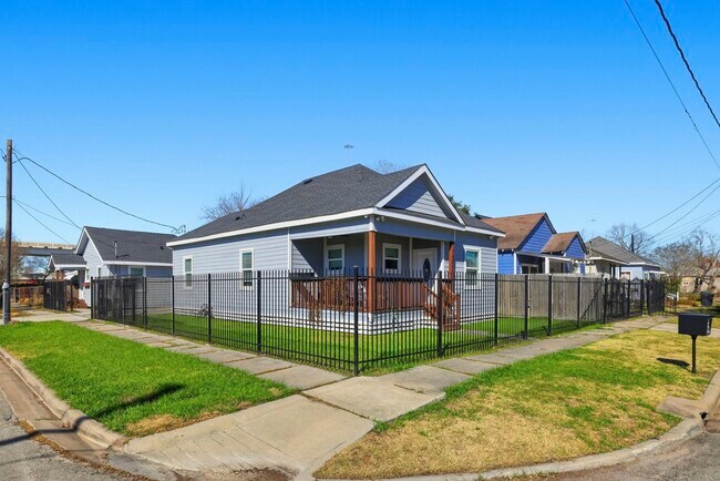 Building Photo - 1401 Sydnor St