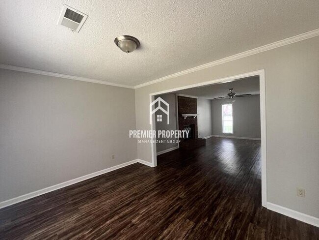 Foto del edificio - 5764 Heartwood Dr