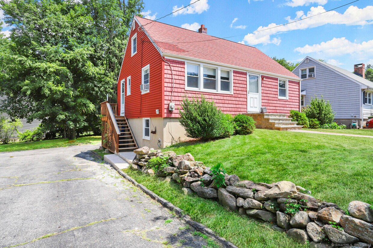 Primary Photo - 22 Tracey St