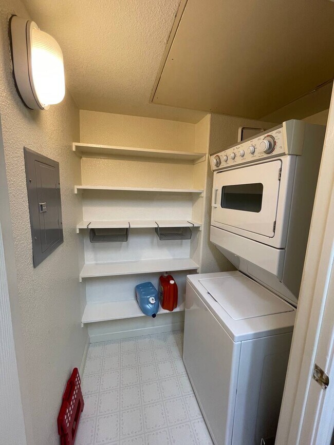 Building Photo - 5966 Lake Almanor Dr