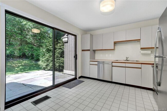 Building Photo - 956 Heritage Hills Dr
