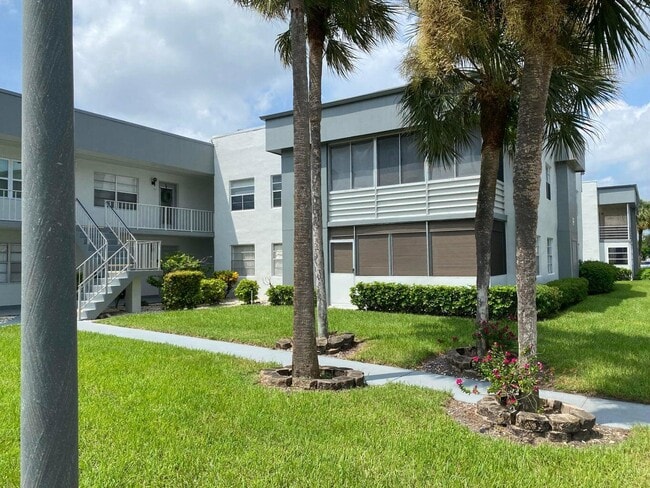 Building Photo - 579 Normandy Ln