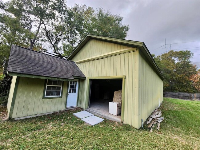 Building Photo - 27638 Old Westfield Rd