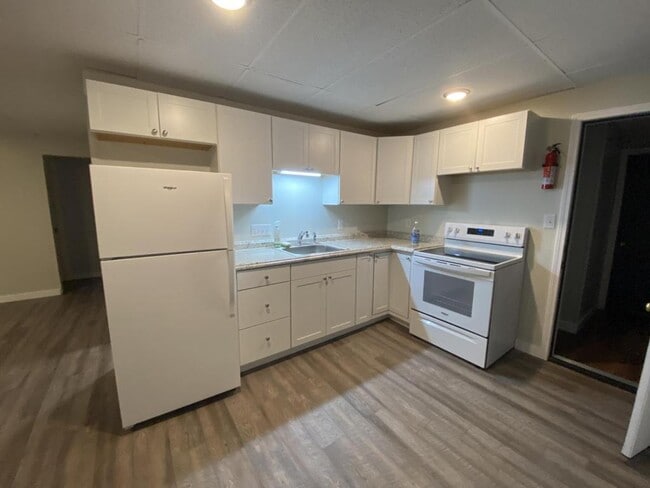 Building Photo - 95 E Main St