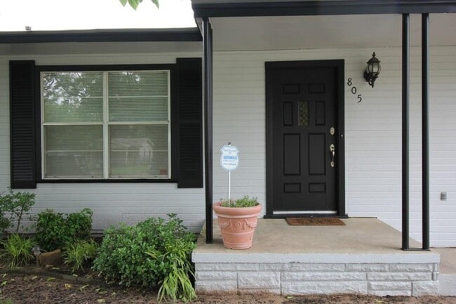 Building Photo - 805 Mulkey