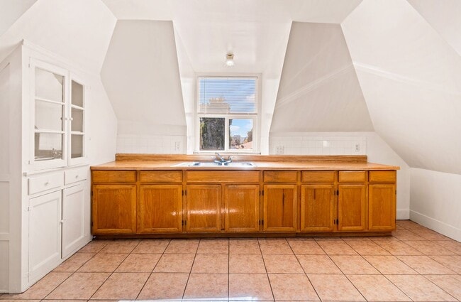 Building Photo - Utilities Included! 3 Bedrooms w/ Bonus Room & Spacious Kitchen