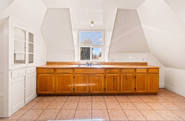 Building Photo - Utilities Included! 3 Bedrooms with Bonus Room & Spacious Kitchen