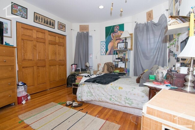Building Photo - HOT 6 BED IN ALLSTON!!!