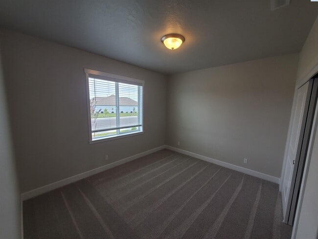 Building Photo - FOR RENT APPLE VALLEY ESTATES