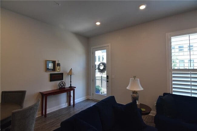 Building Photo - 137 Pearl St