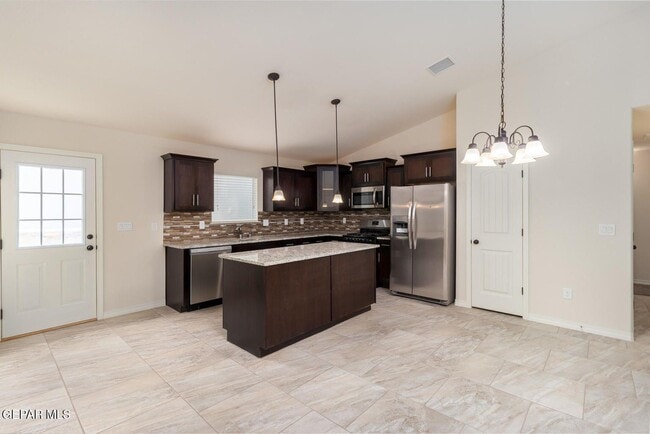 Foto del edificio - 13486 Doncaster St