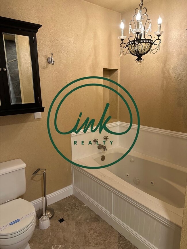 Building Photo - Charming Carson Home