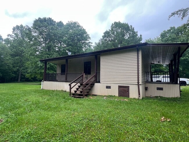 Building Photo - 1 BED 1 BATH PRIVATE RETREAT!