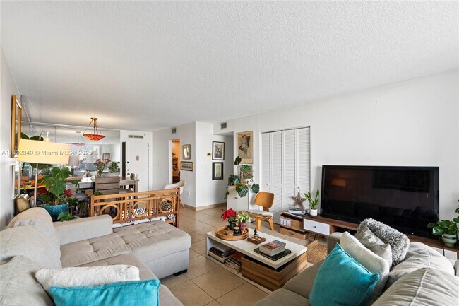 Foto del edificio - 2780 NE 183rd St