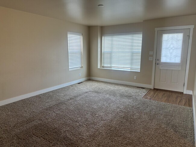Foto del edificio - 2222 Sierra Vista Cir