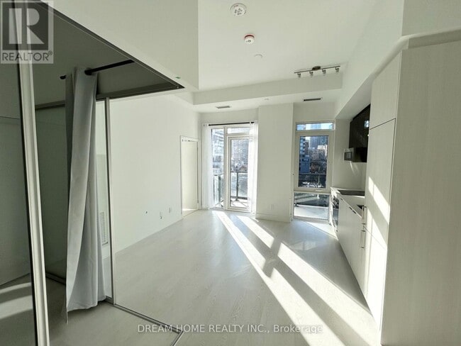 Building Photo - 308 Jarvis St