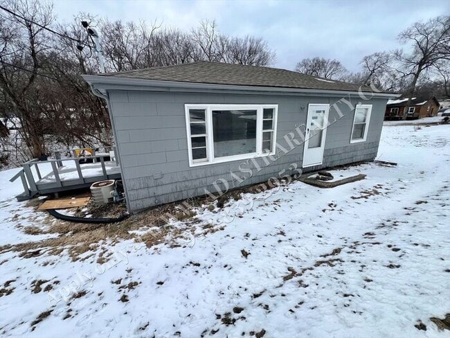 Building Photo - Updated 2 Bedroom 1 Bath House in North KC-Coming SOON!!