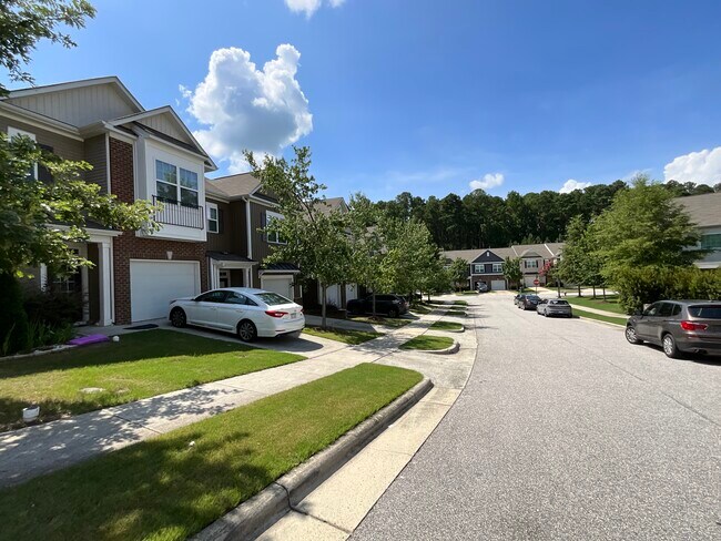 Foto del edificio - 747 Silver Stream Ln