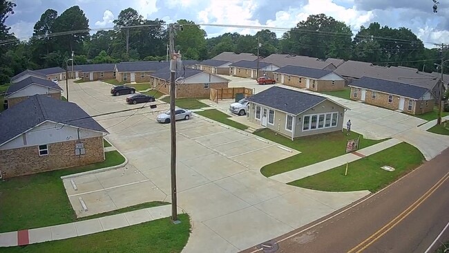 Building Photo - 2515 Kavanaugh Rd