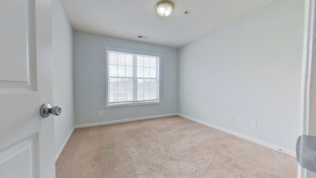 Building Photo - 713 Clearwater Ct