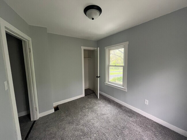 Foto del edificio - 2117 Kirkwood Blvd