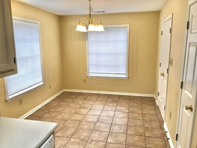 Foto del edificio - Now Leasing a 4-Bedroom 2.5 Bath Home