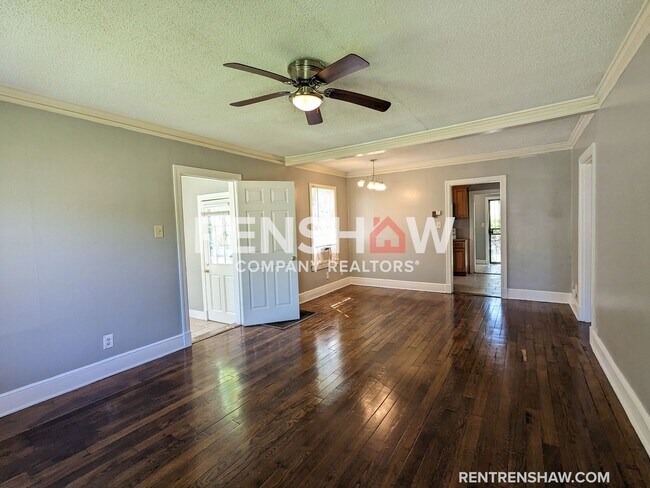 Building Photo - Text the Leasing Team at 901-820-4367 to S...
