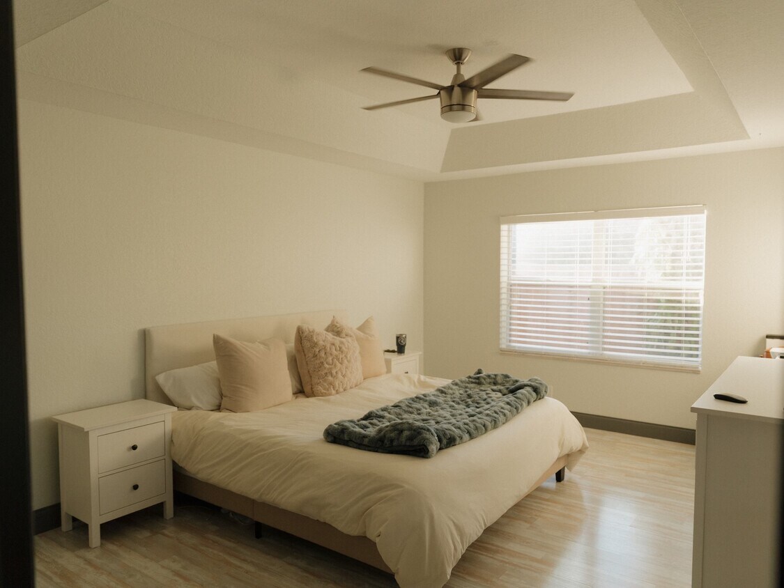 Master Bedroom 1.1 - 5211 Grande Palm Cir