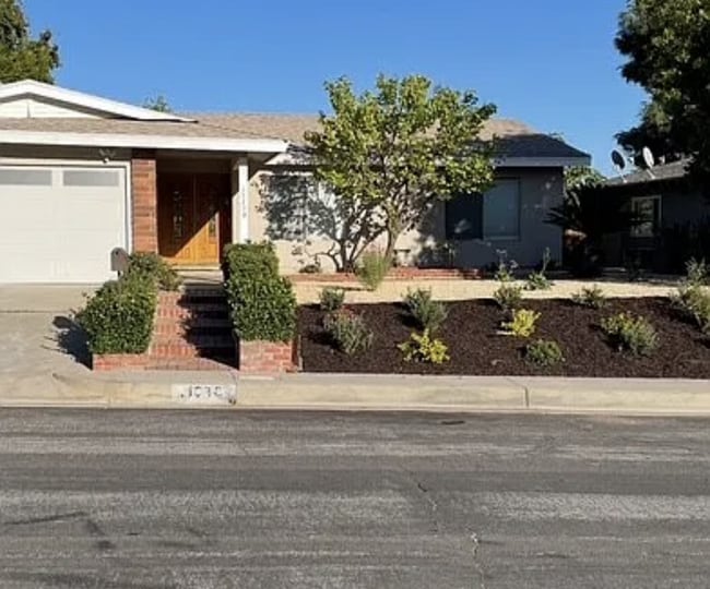 Building Photo - 11330 Baird Ave