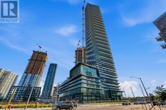 Building Photo - 448 Burnhamthorpe Rd W