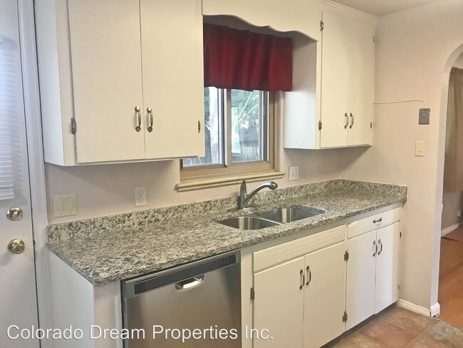 Building Photo - 4 br, 2 bath House - 2349 Oakland St