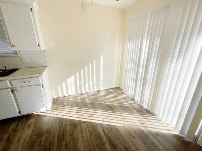 Foto del edificio - 644 Woodland Way