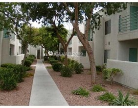 Building Photo - 7100 W Pirates Cove Rd
