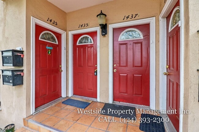 Building Photo - 1437 N Las Palmas Ave