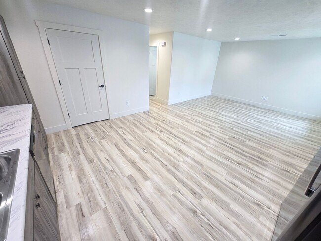 Foto del edificio - 308 E 13th St