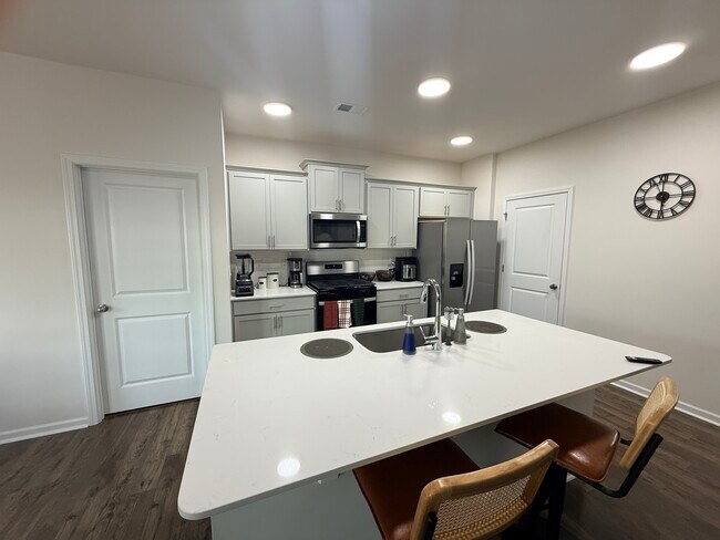 Foto del edificio - 932 Greyford Ln